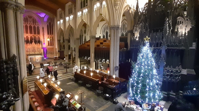 Nave of Leeds Minster with Christmas tree